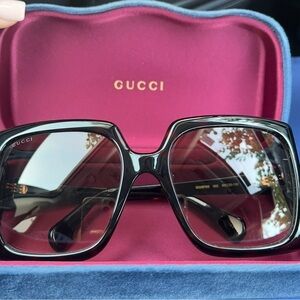 Oversized Gucci sunglasses, very fashionable